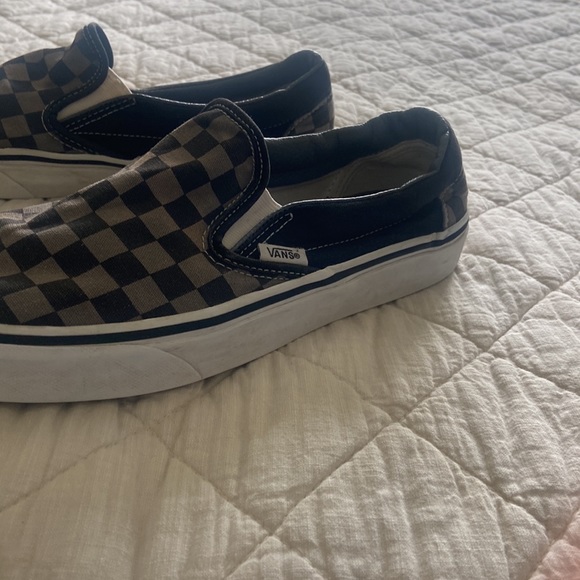 Vans - Picture 2 of 2